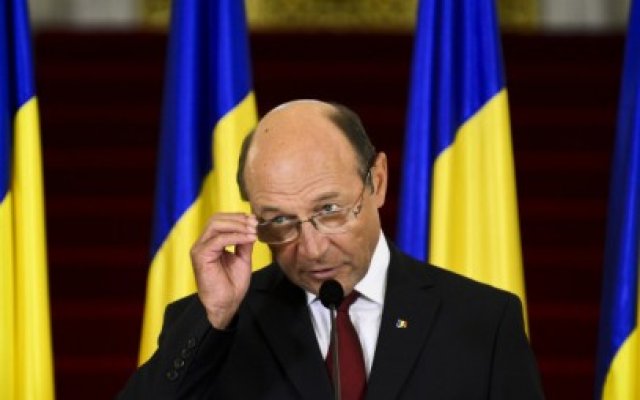 Băsescu: De Ziua Naţională, fiecare român să arboreze un tricolor, cât de mic